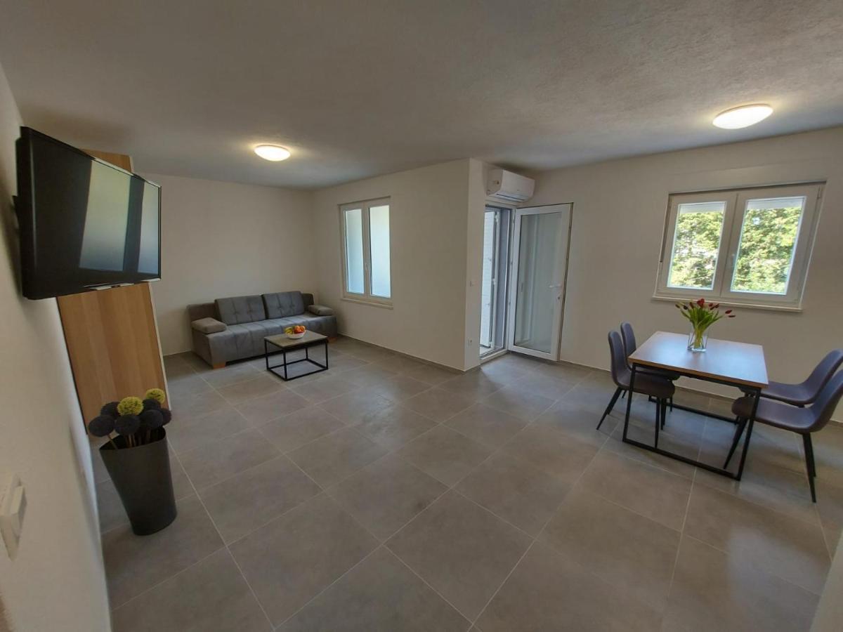 Apartments Neva Makarska Ngoại thất bức ảnh