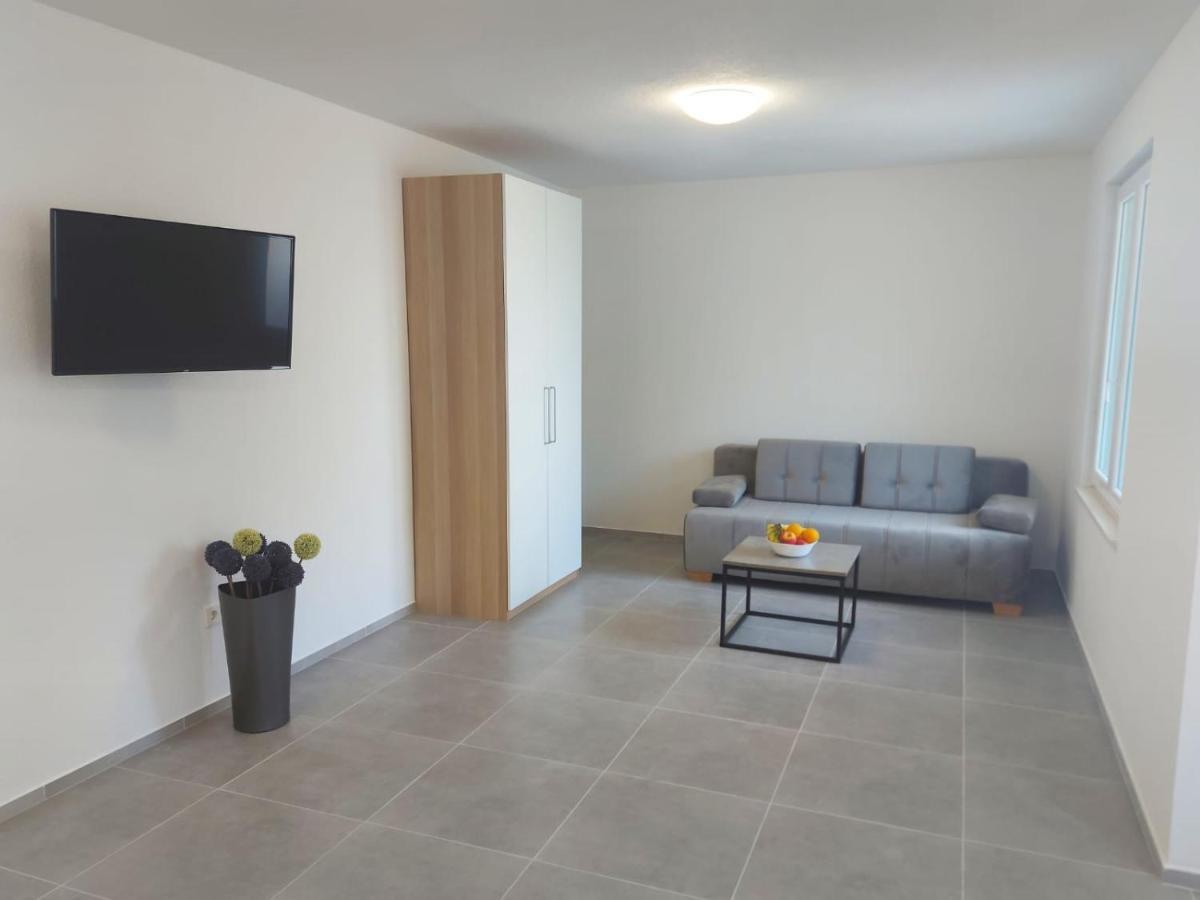 Apartments Neva Makarska Ngoại thất bức ảnh