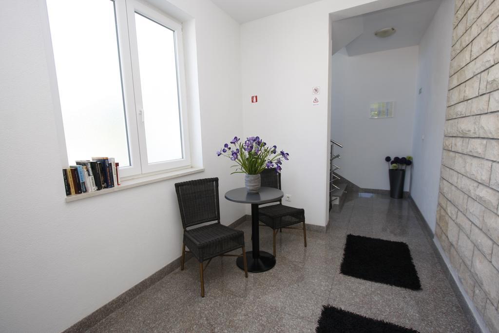Apartments Neva Makarska Ngoại thất bức ảnh