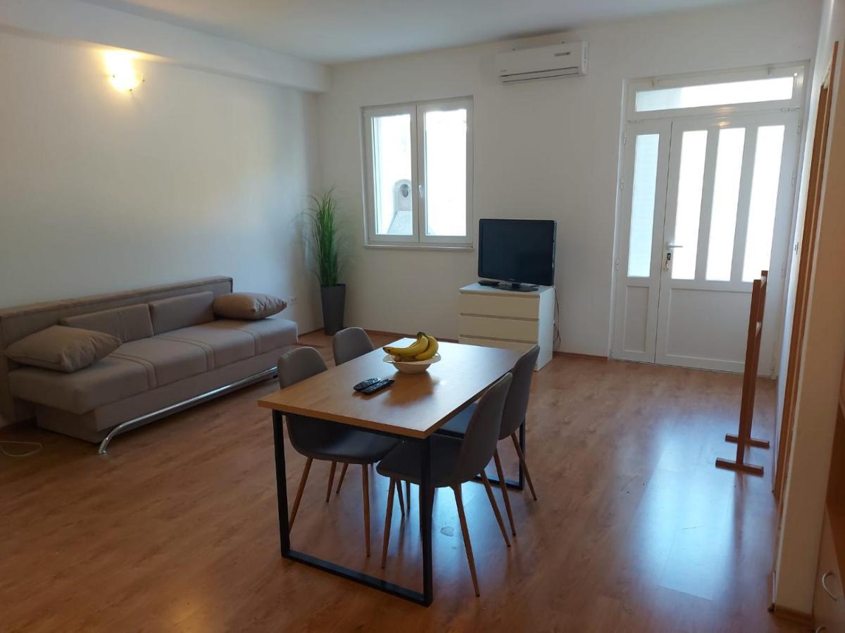 Apartments Neva Makarska Ngoại thất bức ảnh