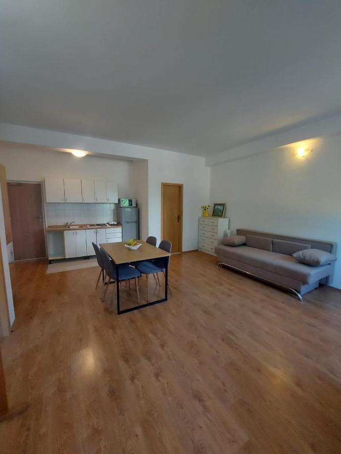 Apartments Neva Makarska Ngoại thất bức ảnh