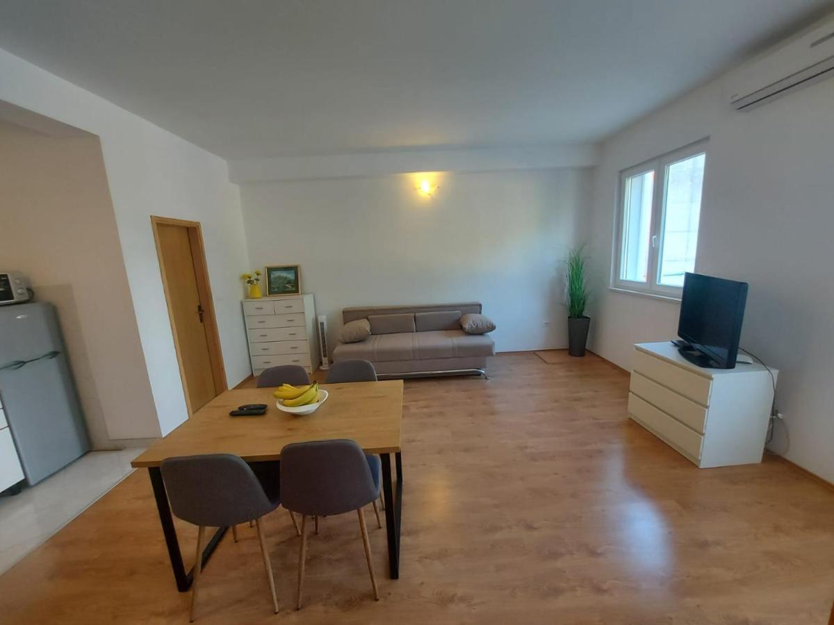 Apartments Neva Makarska Ngoại thất bức ảnh