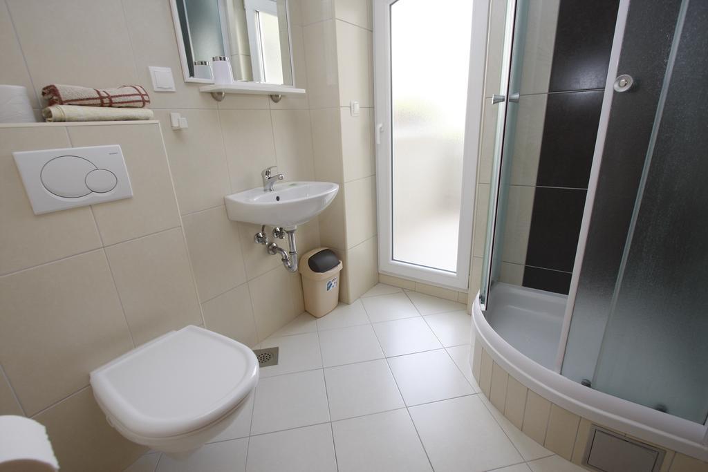Apartments Neva Makarska Ngoại thất bức ảnh