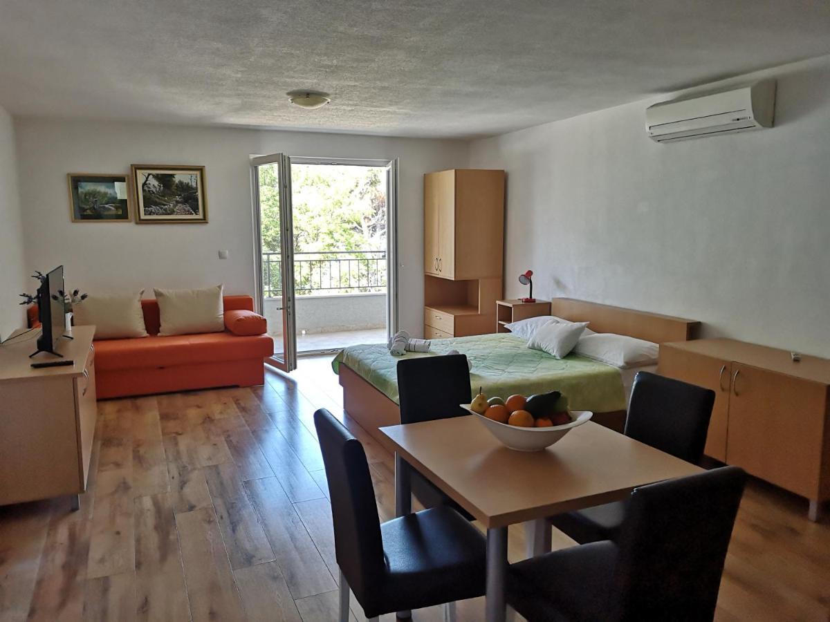 Apartments Neva Makarska Ngoại thất bức ảnh